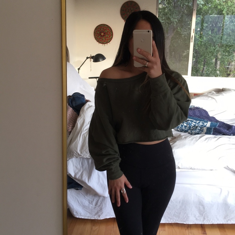 Long sleeve crop top